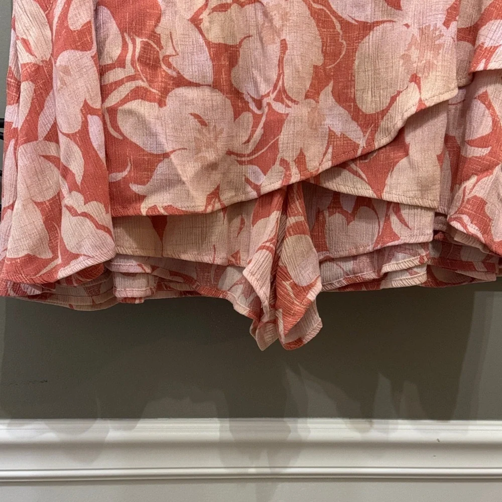 Torrid Coral and Cream Floral Skort 2 - Picture 6 of 11